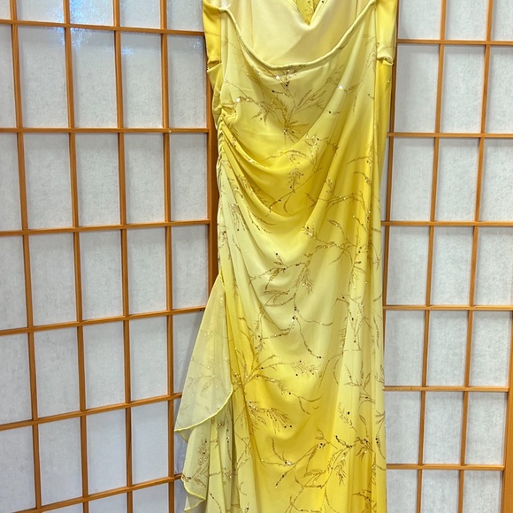 Formal wear - Picture 3 of 4